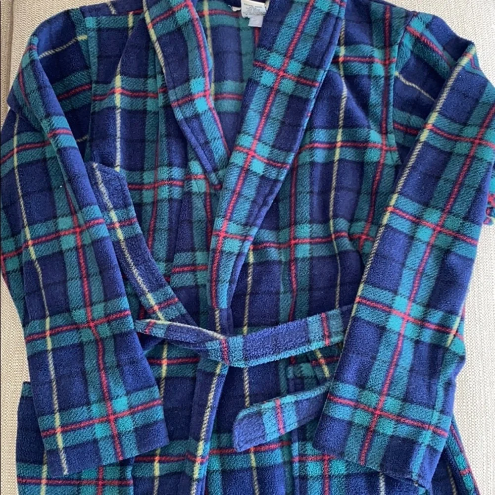 Urban pipeline. Fleece plaid robe. Size 8/10.